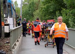 Zwoelf Verletzte Schwerer Strassenbahn Unfall In Jena  15